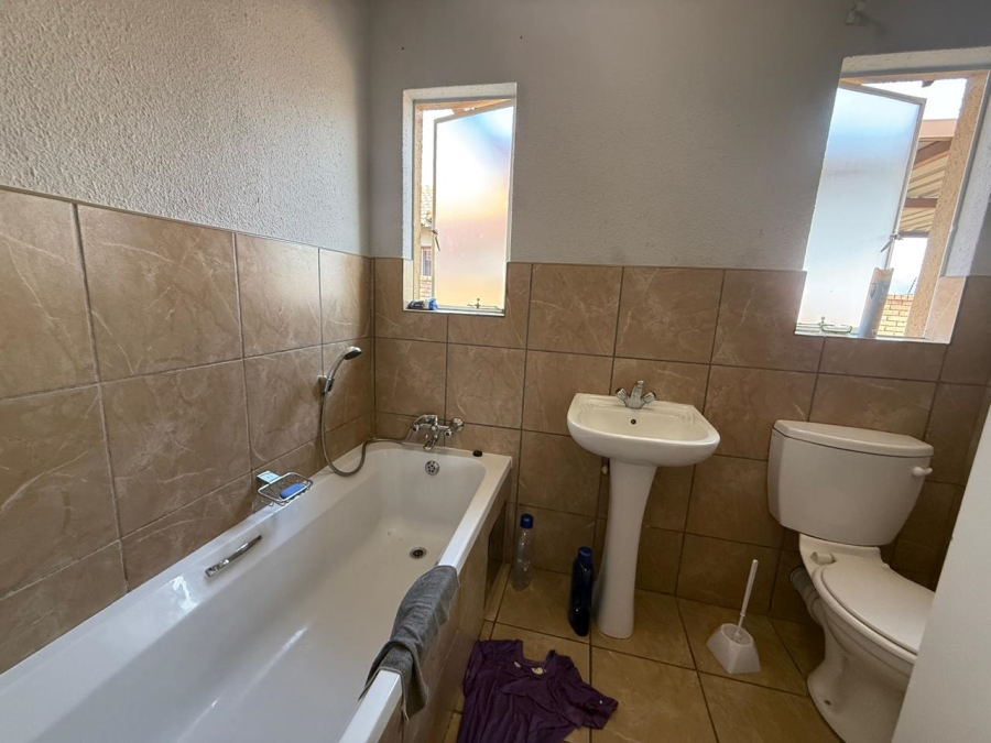 To Let 3 Bedroom Property for Rent in Waterkloof North West